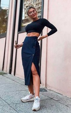 Long Skirt Outfits, Sneakers Fashion Outfits, Mode Jeans, Skirt And Sneakers, Elegante Casual, Paris Outfits, Outfits Verano, Mode Streetwear, Business Outfits