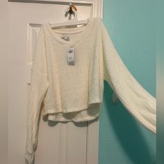 Super Soft White Sweater From Hollister V-Neck In Great Condition- Never Worn White V-neck Crop Top For Fall, White Stretch V-neck Sweater For Spring, Cropped Knit Sweater, Hollister Sweater, Waffle Knit Sweater, Sweater Vest Women, Ribbed Knit Sweater, White Sweater, Lady V