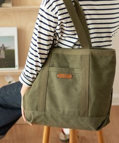 Overview： Design: Mens Army Green Canvas Large Tote Bag Canvas Handbag Canvas Tote for Men WomenIn Stock: Ready to Ship (2-4 days)Include: Only BagCustom: NoColor: Army GreenLeather: CanvasMeasures: 43cm x 34cm x 15cm Weight: 0.45kgSlots: 1 main slotAccessories(option): NoneStyle: Mens Army Green Canvas Large Tote Bag Canvas Handbag Canvas Tote for Men WomenVery durable (At least 5 Years) and it should last a life time Description: The Mens Army Green Canvas Large Tote Bag is a functional and st Felt Hair Accessories, Needle Felting Tools, Needle Felting Supplies, Overview Design, Felt Necklace, Leather Craft Projects, Army Green Color, Needle Felting Tutorials, Leather Diy Crafts