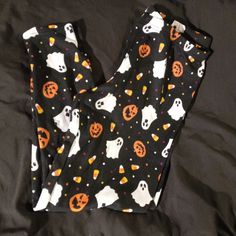 Halloween Leggings Nwt Soft And Comfy Size Large **The One Without Tags (1st Pic) Will Come With Some Spooky Extras Lease Let Me Know :) Halloween Ghosts Pumpkins Alternative Hottopic Goth Dollskill Candycorn Chocolate Brown Leggings, Halloween Pants, Embroidered Leggings, Silver Leggings, Witchy Style, Maroon Leggings, Black And White Leggings, Brown Leggings, Comfy Winter