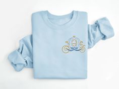 Carriage Embroidered Crewneck, Disney Embroidered Sweatshirt Disney Canvas Art, Cute Disney Outfits, Disney Bride, Disney Canvas, Cinderella Carriage, Baggy Tops, Disney Embroidery, Disney Sweaters, Disney Sweatshirts