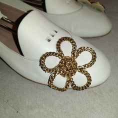 Chloe Chloe Chloe Beautiful Cream Colored Ballet Flats With Chain Flower On Toe. Brand New. Never Worn. The Leather Is So Soft And They Are So Comfortable- I Have A Pair In Black. Chloe Chloe, Flower Flat, Flat Color, Flat Shoes Women, Cream Color, Ballet Flats, Loafer Flats, Chloe, Loafers