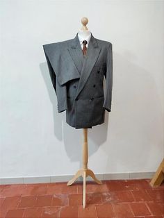 Good evening, I offer you this charming gray double-breasted suit in wool flannel. The fabric is rather thick, perfect for winter and mid-season. The jacket is a 6 x 1 double-breasted jacket with very generous peak lapels that will mark your silhouette. The pants are wide cut pants with triple pleats and a very high waist. It's a very nice suit with a nice cut. For small medium gentleman The sleeves of the jacket are a little short, you can lengthen them In very good shape Jacket measurements: S Double Breasted Suit Men, Summer Suits Men, Grey Suit, Vintage Suits, Wool Flannel, Gray Suit, Summer Suits, Double Breasted Jacket, 3 Piece Suits