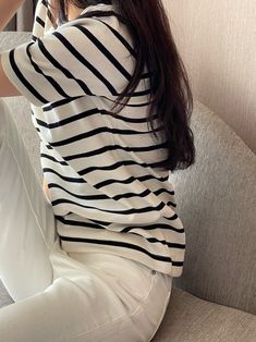 Black White Striped Shirt Outfit, Black And White Striped Shirt Outfit, White Striped Shirt Outfit, Outfits With Striped Shirts, White Stripes Shirt, Black And White Shirt, Black And White Lines, Graduation Outfit, Striped T Shirt