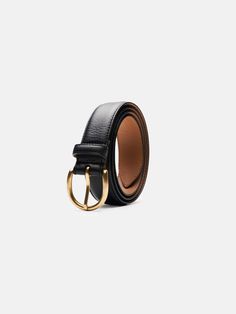 Our belts in grained leather offer a contemporary addition to your look. The buckle, made out of polished brass, adds flair whilst still presenting a sober and clean look, making it a great way to accessorize any outfit. Luxury Leather Belt With Brass Hardware, Modern Leather Belts With Gold-tone Hardware, Luxury Belts With Brass Hardware, Leather Belt Buckles With Gold-tone Hardware For Work, Black Belt Buckles With Gold-tone Hardware For Work, Formal Leather Belt With Gold-tone Hardware, Gold Leather Belt For Office, Luxury Formal Belt With Gold Buckle, Leather Workwear Belts With Brass Hardware