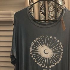 Soft Blue Graphic T From American Eagle. The Shirt Is Slightly Cropped Just In The Front And Longer In The Back. New With Tags. Blue Graphic, The Shirt, Diy Clothes, American Eagle Outfitters, American Eagle, Crop Tops, Tags, Women Shopping, Blue