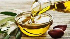 Drinking Olive Oil, Air Lemon, Penyakit Jantung, Mediterranean Diet Plan, Inflammatory Diet, Baking Cakes, Cooking With Olive Oil, Olive Oil Bottles, Healthy Benefits