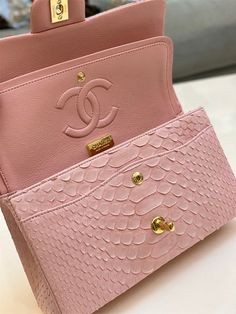 Size: 25.5cm*15.5cm*6.5cm It comes with Dust box, Care manual, Tag, and Paper bag. Wallet Fashion, Fashion Bags, Clutch Bag, Paper Bag, Things To Come, Tote Bag, Shoulder Bag