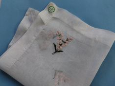 Vintage Hankie Pink Lily of the Valley Wedding Hankerchief. G - Etsy Colombia Vintage Wedding Handkerchiefs For Summer, White Handkerchiefs As Spring Gifts, White Handkerchiefs For Spring Gifts, Spring Gift White Handkerchiefs, Floral Embroidered Handkerchiefs For Spring Wedding, Spring Wedding Handkerchiefs With Floral Embroidery, White Wedding Handkerchiefs For Summer, White Flower-shaped Handkerchiefs For Spring, Floral Embroidered Handkerchiefs For Spring Gift