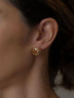 Without a doubt, you'll make heads turn when you wear this beautiful  Love Knot Stud Earring, featuring a  Love Knot pendant set into a delicate stud. Expertly crafted in glowing 18K gold-plating, this gem maxes out a minimalist's style choice for an alluring effect. Pair it with a couple of accent studs and your favorite little black dress to shine the brightest of all! Product details: Diameter: 14 mm Category: Earrings  Finish: 18K Gold Plated, White Rhodium  Gem: None THE PERFECT GIFT 🎁 💝 All Marie Rose Bijoux jewels are packed in an elegant jewelry box and ready to give as a gift (If you want to). A note from you will be gladly added.  Simply leave me a message with your personal note to include it in you package. Additionally a complementary luxury microfiber jewelry bag with jewel Big Earrings Gold, Big Stud Earrings, Gold Knot Earrings, Earrings Double, Knot Stud Earrings, Double Knot, Knot Studs, Jewelry Dainty, Chic Earrings