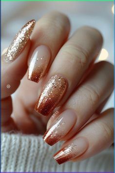 White Fall Nails Acrylic, Ombre Fall Nails 2024, Gold Ombre Nails Almond, Extension Nails Ideas, Cute Ombre Nail Designs, Short Nails Fall Designs, Gold Tipped Nail, Glitter Tip Nails Ombre, Neutral Nails With Accent