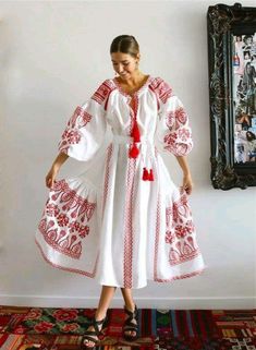 Mode Russe, Ukrainian Clothing, Folk Dresses, Folk Fashion, Hijabi Fashion, Traditional Fashion, Claw Clips, Embroidery Fashion