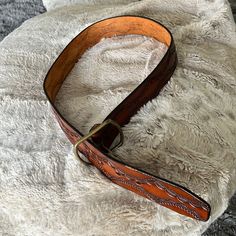 27”-31” Length 1.5” Wide Leather Western Belts For Everyday, Vintage Leather Belts For Ranch, Vintage Brown Leather Belt For Everyday Use, Rustic Distressed Brown Leather Belt Buckle, Classic Distressed Brown Leather Belt Buckles, Adjustable Embossed Leather Belt, Classic Hand Tooled Leather Belt, Rustic Brown Hand Tooled Belt, Classic Hand-tooled Leather Belt