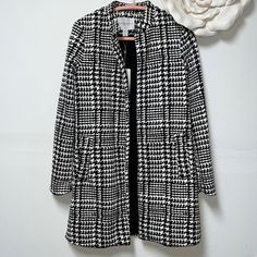 Carolina Belle Montreal Black/White Houndstooth Open Front Coat, Nwt, Size Small, Stand Up Collar Front Pockets, Approximately Measurements Pit To Pit 19” Length Shoulder To Hem 33” Fully Lined White Houndstooth Outerwear For Spring, Trendy White Houndstooth Outerwear, White Houndstooth Outerwear For Office, Spring Houndstooth Outerwear For Business Casual, Chic Houndstooth Outerwear For Spring, Chic Houndstooth Outerwear For Office Wear, Cropped Faux Fur Coat, Plaid Trench Coat, Polka Dot Jacket