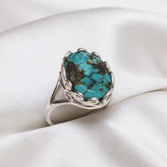 This Ring comes with a 100% Natural Blue Turquoise Gemstone and it is made up of 925 solid sterling silver. This ring is handcrafted by our skilled craftsmen and designed by us. Every gemstone is handpicked for the best quality. Materials:- Silver (925 Solid Sterling Silver) Gemstone:- Natural Blue Copper Turquoise. Item Weight :- approx. 4 Grams Stone Weight :- 10 CTS Stone Shape & Size :- Oval, 12x16 MM Select Size in Variation , if you don't find perfect size please buy any size and message u Handmade Turquoise Ring, Middle Finger Ring, Bohemian Theme, Copper Turquoise, Bohemian Rings, Turquoise Gemstone, 925 Sterling Silver Ring, Ring Verlobung, Handmade Ring