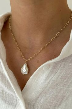 Chain with freshwater pearl drop. Color: Gold/Pearl 14k Gold Filled Item#JULUCAROPE Size/Fit 18 inches. Classic Jewelry Pieces, Gold Pearl Necklace, Halloween 2024, Instagram Blog, Classic Jewelry, Gold Pearl, Pearl Drop, Pearl Jewelry, New Shop