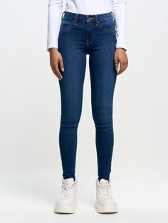 Czy natychmiastowy efekt push up jest możliwy? SPODNIE JEANS DAMSKIE AMELA 359 marki BIG STAR ułatwiają uzyskanie wymodelowanej sylwetki! Push up jeans pozwalają cieszyć się pięknymi kształtami. Spodnie z wysokim stanem optycznie wydłużają nogi i fantastycznie podnoszą pośladki. Zwężane nogawki dają efekt drugiej skóry. Być może dlatego spodnie są niekiedy mylone z legginsami. Tym bardziej, że komfort użytkowania jest w obu przypadkach bardzo podobny. Ten model to ubranie dla każdej kobiety, która ceni wysoką jakość wykonania i dbałość o każdy szczegół. Casual Slim Elastane Bottoms, Fitted High Rise Elastane Jeans, Dark Wash Mid-rise Elastane Bottoms, Dark Wash Straight Leg Elastane Bottoms, Dark Wash Straight Leg Elastane Jeans, High Waist High Stretch Elastane Jeans, Stretch Medium Wash Elastane Bottoms, High Stretch Mid-rise Dark Wash Jeans, Mid-rise Dark Wash Elastane Bottoms