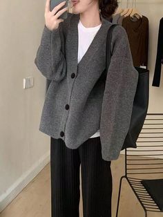 Cute Simple Cardigan, Grey Cardigan Hijab Outfit, Korean Fall Fashion Women, Cute Korean Outfits Winter, Korean Style Outfits Women, Korean Knitwear Outfit, Black Cardigan Outfit Casual, Korean Cardigan Outfits