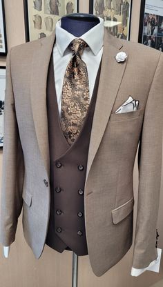 Men Wedding Suits Classy, Beige Suits Wedding, Marriage Suits, Stylish Mens Suits, Blazer Outfits Men, Classy Suits, Formal Men Outfit, Man Dressing Style, Mens Fashion Blazer