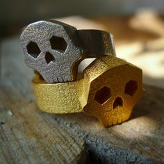 Silversmithing Jewelry, Wax Carving, Funky Jewelry, Skull Ring, Human Anatomy, Skull And Bones, Metal Crafts, Jewelry Inspo, Amazing Jewelry