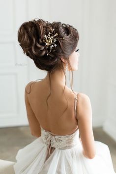 Hairstyles Illustration, Bridal Buns, Hairstyle Bride, Pin Curl, Wedding Haircut, Bridal Hair Down, Unique Wedding Hairstyles, Hairstyle Idea, Bridal Hair Buns