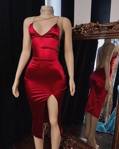 Bridelily Backless Burgundy Neckline Prom Dresses - Prom Dresses Red Homecoming Dress, Red Homecoming Dresses, Red Dresses Classy, Prom Dresses Sleeveless, Burgundy Prom Dress, Dress Classy, Looks Chic, Hoco Dresses, Red Prom Dress