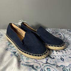 Size 6 Nwot Smoke Free Pet Friendly Blue Textured Sole Slip-ons For Spring, Spring Loafers With Textured Flat Sole, Casual Blue Loafers With Round Toe, Blue Casual Slip-on Loafers, Casual Blue Flat Loafers, Casual Low-top Suede Flats, Casual Blue Suede Slip-ons, Casual Blue Slip-on Loafers, Comfortable Blue Loafers With Rubber Sole