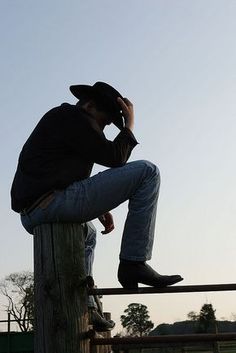 Cowboy Portrait Photography, Cowboy Aesthetic Men, Cowboy Hat Photoshoot, Cowboy Shoot, Cowboy Photoshoot, Cowboy Vibes, Arte Cowboy, Cowboy Love