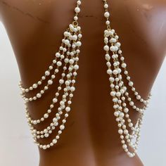 Back Jewelry Wedding Pearl, Body Chain Jewelry Bikinis, Pearl Shoulder Necklace, Body Chain Jewelry Outfit, Pearl Body Jewelry, Pearls Outfit, Body Harness Jewelry, Body Chain Fashion, Pearl Body Chain