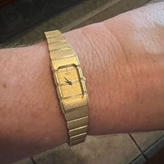 Vintage Seiko 2e20-5029 Gold Watch. In Great Shape. So Stylish Maleah Core, Womens Gold Watch, Gold Womens Watch, Seiko Watches Women, Vintage Seiko Watches, Seiko Gold, Seiko Watch, Gold Watches Women, Seiko Watches