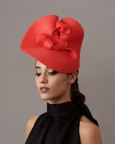 Ascot Red fascinator hat for woman. This ladies wedding hat red has been decorated with an elegant red bow that creates a beautiful draw.  It is an elegant red derby fascinator that you can wear for Melbourne Cup, Polo Cup, Kentucky derby, Royal Ascot horse races, weddings, cocktails, Tea Party... It is mounted on a headband that allows to tilt the hat to the liking of each one. The fascinator has been hand sewn. If you would like to change any colors or items of the hat please contact us to mee Ladies Wedding Hats, Kate Middleton Hats, Ascot Horse Racing, Red Fascinator, Kentucky Derby Fascinator, Horse Races, Derby Fascinator, Fall Wedding Guest, Melbourne Cup