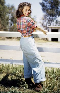 Celebrities Jeans Shirts Vintage: Gail Russell in a plaid shirt and wide-leg jeans Vintage Denim Jeans For Rodeo, 1940s Jeans, Cowboy Shirts Women Vintage, Vintage Womens Western Jeans, Gail Russell, 1990s Fashion Trends, Vintage Denim Workwear Shirt, 1970 Fashion, Vintage Western Wear