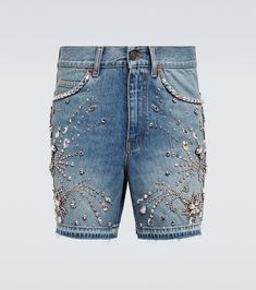 Find Gucci Embellished Denim Shorts on Editorialist. Pockets: five pockets. Pocket lining: 35% cotton, 65% polyester. Made in Italy. Designer color name: Light Blue/Mix. Contains non-textile parts of animal origin. Closure: zipper fly, button fastening. Care instructions: dry clean. Details: 100% metal. Material: 100% cotton. Balmain Bag, Apparel Design Inspiration, Queer Fashion, Baggy Style, Gucci Outfits, Twill Shorts