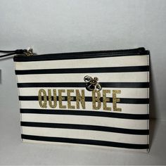 Great Condition White Kate Spade Bag With Zipper Closure, Kate Spade Travel Bags With Zipper Pouch, Kate Spade Everyday Zipper Pouch Bag, Kate Spade Zipper Pouch For Everyday Use, Kate Spade Chic Clutch For Everyday Use, Chic Kate Spade Clutch For Everyday Use, Chic Kate Spade Clutch For Everyday, Bags Kate Spade, Queen Bee