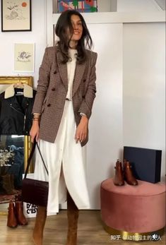 September Street Style, Women’s Work Outfits Summer 2023, Autum Styles Outfits 2023, Blazer And Maxi Skirt Outfit, Tall Boots With Dress Winter, White Pants Holiday Outfit, Office Autum Outfits, Over 40s Style, Brown Tall Boots Outfit Winter