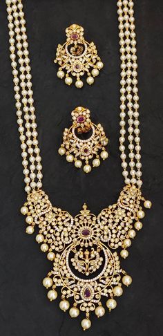 Introducing a stunning piece of traditional Indian jewelry that captures the essence of timeless elegance - the Long Rani Haar Pendant Necklace Set. Boasting a unique matte gold polish and a cluster of lustrous pearls, this necklace is perfect for weddings, bridal occasions, and festive celebrations alike.  Elevate your look and make a lasting impression with this exquisite piece. Necklace Height = appx. 33 cm Long Unique Rani Necklace/ Indian Long Necklace/ Kemp Pearl drop Peacock Necklace/ Traditional Jewelry/ Gold Plated Bridal Necklace PRODUCT VARIATIONS - We strive to present each product with utmost accuracy and detail. However, due to the photography process, the item size may seem bigger or smaller than it actually is. So, we strongly suggest that you check the measurements provide Luxury Temple Jewelry With Pearl Pendant, Luxury Zari Work Temple Necklace For Celebration, Luxury Chandbali Temple Necklace For Festivals, Luxury Temple Jewelry Danglers For Gift, Luxury Temple Necklace With Pearl Pendant For Wedding, Luxury Heavy Temple Necklace For Navratri, Luxury Temple Jewelry Sets With Elegant Design, Luxury Round Temple Necklace As Gift, Luxury Temple Jewelry Necklace With Dangling Beads