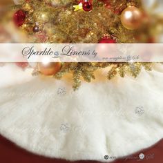 a christmas tree with red and gold ornaments on it's branches is shown in front of the caption sparkle & linens by