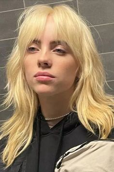 A wolf cut can actually be a combination of a cut that includes curtain bangs – but it involves cutting into the hair around the entire face to create more of a shaggy look. Wolf Cut, Trendy Haircuts, Hair Strand, Platinum Blonde, Blonde Highlights, Womens Haircuts, Billie Eilish, Textured Hair, Hair Looks