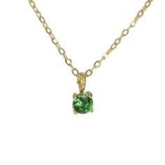 Collar Brillante Color | Collares de moda Formal Green Necklace With Delicate Chain, Elegant Green Round Charm Necklaces, Elegant Green Round Charm Necklace, Necklace Stands, Necklace Stand, Special Necklace, Current Styles, Necklace Length, Jewelry Trends