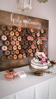 Dessert Bord, Wedding Donuts, Holy Matrimony, Country Barn Weddings, Barn Wedding Decorations, Water Wedding, Donut Wall, Wedding Dessert Table