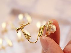 16MM Clip on Gold Plated Spring Action Fake HOOP Non-Pierced ♥♥ Size：16*16MM ♥♥Material: BRASS - Real 18K gold plated - Not easy to fade ♥♥Quantity:10pcs Shipping If you are in a hurry, please choose DHL shipping; Note:have larger stock and can offer wholesale price. If you need more quantity, please do not hesitate to contact me. ♥ ♥ ♥ ♥ ♥ ♥ ♥ ♥ ♥ ♥ ♥ ♥ Thanks for your Visit ♥ ♥ ♥ ♥ ♥ ♥ ♥ ♥ ♥ ♥ ♥ ♥ ♥ ♥ Wishing you a happy shopping ♥ ♥ Gold Single Earring Ear Cuff For Wedding, Gold Solitaire Ear Cuff For Wedding, Gold Metal Ear Cuff For Wedding, Gold Dangle Ear Cuff For Wedding, Gold Dangle Ear Cuff Single Earring, Gold Dangle Pierced Ear Cuff, 14k Gold Single Clip-on Earring As Gift, Gold Dangle Ear Cuff Gift, Gold Clip-on Ear Cuff For Wedding