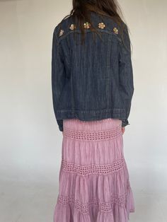 Y2K era dark wash denim jacket w sequin floral details in excellent condition with no noted flaws. Seen here on a women's size small. Marked vintage size large. measurements are taken flat  19" pit to pit 25" long  size large Spring Denim Jacket With Floral Print, Spring Floral Print Long Sleeve Denim Jacket, Long Sleeve Cotton Denim Jacket With Floral Print, Floral Print Denim Jacket For Summer, Casual Floral Print Denim Jacket For Spring, Casual Cotton Denim Jacket With Floral Print, Fitted Denim Jacket With Floral Embroidery For Summer, Casual Summer Denim Jacket With Floral Print, Casual Floral Print Denim Jacket For Fall