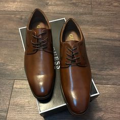 Men’s New With Tags In Box, Never Before Worn, Guess Sameer Tapered Lace Up Dress Oxford Dress Shoes. Medium Brown. Size 9. True To Size. Brown Oxford Shoes, Lace Up Dress, Oxford Dress Shoes, Oxford Dress, Guess Shoes, Medium Brown, Derby, Oxford Shoes, Shoes Mens