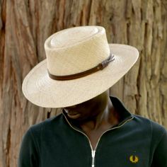 Bolero panama hat wide brim. Fedora hat made of natural straw in natural-ivory color for men and women. Finished with a beautiful eco leather belt. Elegant fedora for man and woman. The measurements in centimeters are 36 x 34. Brim length 9.5. Crown height 9.5 . (These measurements may vary slightly depending on the size of the hat) For its elaboration we only use hoods and capelines of resistant natural straw (genuine paja toquilla) of very good quality. In our workshop in the Pyrenees we sew a Fitted Top Hat With Flat Crown For Spring, Classic Spring Hat With Flat Crown, Classic Brimmed Top Hat For Spring, Classic Boater Hat For Spring, Classic Flat Brim Hats For Spring, Fitted Flat Brim Hat For Travel, Fitted Flat Brim Travel Hat, Casual Fitted Top Hat With Curved Brim, Spring Adjustable Top Hat With Flat Crown