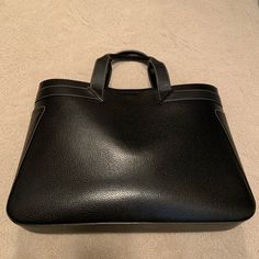 Brand New Garment Bag Included Leather Gucci Rectangular Satchel For Shopping, Chic Gucci Satchel With Removable Pouch, Gucci Tote Satchel For Shopping, Gucci Evening Tote Bag, Gucci Evening Bag With Removable Pouch, Gucci Rectangular Satchel For Evening, Rectangular Gucci Satchel For Evening, Gucci Rectangular Evening Satchel, Chic Gucci Tote Satchel