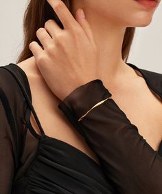 Metal: 18ct Gold Plated Vermeil on Sterling Silver Dimensions: 65mm Weight: 6.5g Solid Gold Jewelry, Bracelets For Women, Geometric Design, Gold Vermeil, Chain Bracelet, Cuff Bracelet, Color Splash, The Beauty, Solid Gold