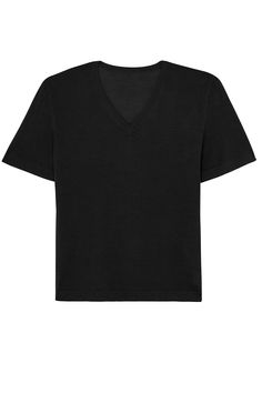 Our Magnus t-shirt, made of 70% cashmere and 30% silk, is one of our summer collection novelty. A variation of the Julien T-shirt in a v-neck, available for both men and women. Easy to wear, it is the ideal v-neck, the neckline isn't too low or tight, this garment will suit you as much for a casual outfit as for a more sophisticated one. Classic V-neck Relaxed Fit T-shirt, Elegant V-neck T-shirt For Summer, Classic V-neck T-shirt With Relaxed Fit, Classic V-neck T-shirt In Relaxed Fit, Black V-neck T-shirt For Summer, Stole Scarf, Sleeveless Cardigan, Cardigan Top, Lund