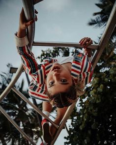 Upside down portrait. Playground Photo Shoot, Playground Photography, Pose Fotografi, Portrait Photography Poses, Shooting Photo, Trik Fotografi, Shoot Inspiration