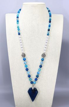 This necklace contains: -- hand knotted Natural Blue Lace Agate beads (10 mm and 8 mm) -- hand knotted Natural Jade beads (8 mm) -- Natural Blue Lace Agate pendant (50 mm x 37 mm x 8 mm) -- toggle clasp -- silver platted filigree beads -- spacer beads -- nylon cord   This necklace is 31" long (not included pendant) This is the perfect necklace for any occasion. Comes in a gift box. Do not accidentally drop the necklace because beads of natural stone can rupture.   Natural gemstone comes from mineral. Due to the naturality, the stones may have tiny flaw. Meanwhile, cutting or polishing also makes every piece of gemstone vary in color and size.                                               THANK YOU FOR VISITING MY SHOP Blue Agate Beaded Necklaces, Blue Agate Stone Necklace, Handmade Blue Turquoise Agate Necklace, Blue Agate Polished Bead Necklaces, Blue Lace Agate Necklace, Jade Necklace, White Jade, Necklace White, Natural Jade