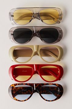 ✨ Discover the trendiest sunglasses that perfectly match your vibe! Whether you’re hitting the beach or strolling in the city, these shades will elevate your look. #CoolSunglasses #SummerStyle #FashionAccessories Funny Glasses Pictures, Best Skin Serum, Retro Aviator Sunglasses, Glasses Fashion Women, Aviators Women, Classic Sunglasses, Shield Sunglasses, Aviator Style